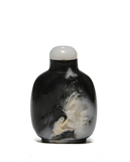 Chinese Black & White Jade Snuff Bottle, 18th Century