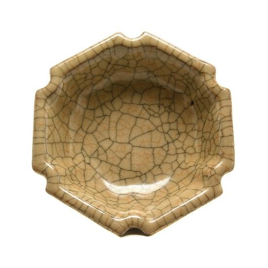 Chinese Ge-Type Petal Bowl.