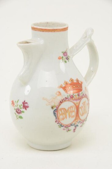 Chinese export porcelain milk jug, circa 1800. Famille