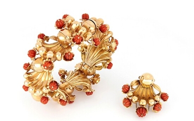Clip et bracelet composés d'éléments de coquillages en or rouge 18K et de décorations florales...