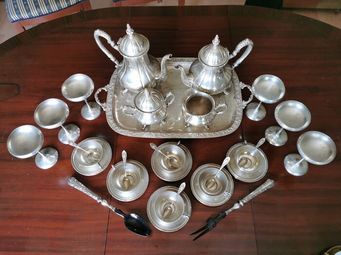 Coffee and tea service (31) - .800 silver - Spain - Second half 19th century