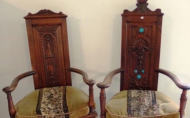 Deux fauteuils dits caqueteuses en bois sculpté...