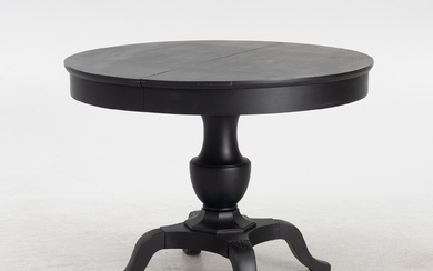 Dining table, first half of the 20th century.
