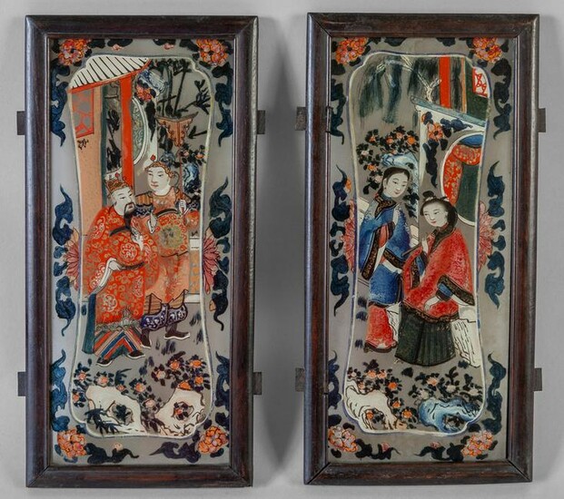 Due dipinti su vetro raffiguranti scene di vita