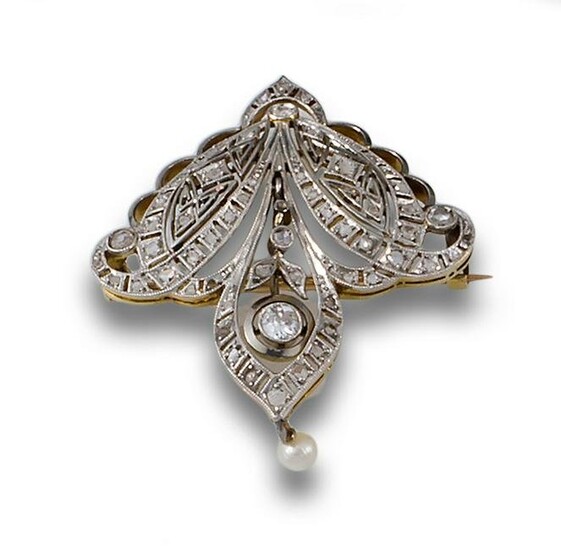 EARLY 20TH CENTURY DIAMOND, GOLD AND PLATINUM BROOCH