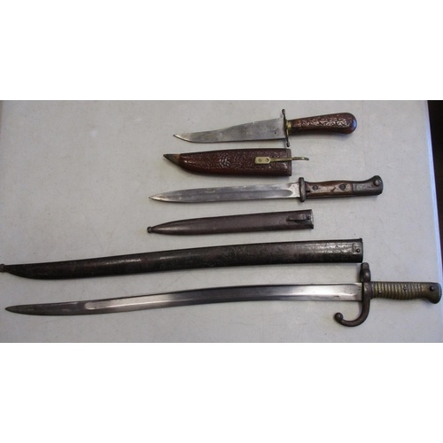 Edged weapon range with scabbards with French 1869 St Etienn...