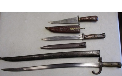 Edged weapon range with scabbards with French 1869 St Etienn...