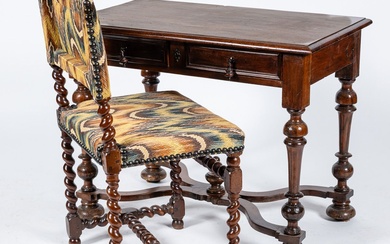 Ensemble Louis XIII comprenant : une table à écrire ouvrant par deux tiroirs en ceinture...