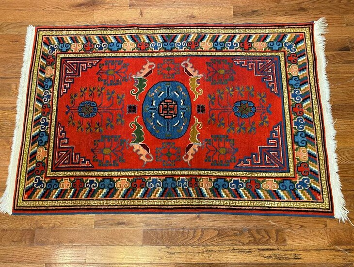 Exceptional Chinese Oriental Rug