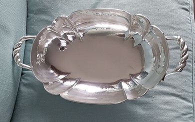 Exceptional large size oval shaped centerpiece - .800 silver - Rovida & Re - Milano- Italy - Mid 20th century