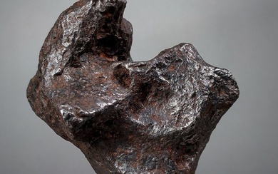 Fantastic meteorite Campo del Cielo - mounted on personal stand - Height: 12.3 cm - Width: 11.5 cm - 2.2 kg