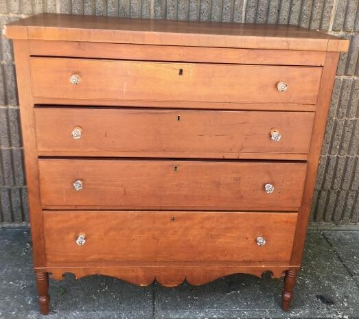 Federal Style 4 Drawer Bureau / Chest of Drawers