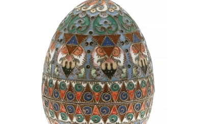 Feodor Rückert: A Russian silver-gilt Easter egg, richly decorated with cloisonné enamel in Pan-Slavic style. Weight c. 108 g. H. 8 cm.