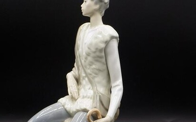 Fine vintage Llardo porcelain figure