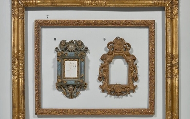 France, époque Louis XIV Petit cadre de reliquaire en bois richement sculpté et doré