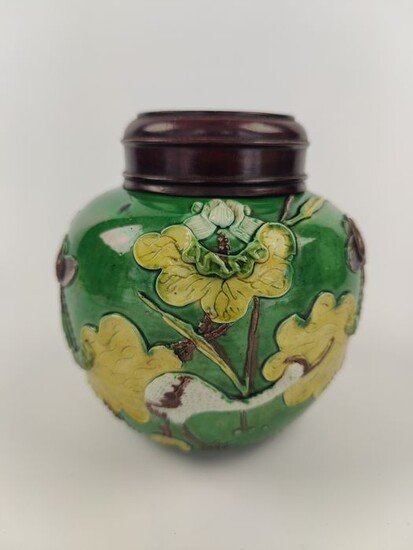 Globular vase (1) - Porcelain - Crane - Wang Bing Rong vaas met houten deksel - China - 19th century