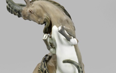 Grand groupe animalier Meissen Art Nouveau "Bouquetins combattants" Sur un socle rond et profilé, groupe...