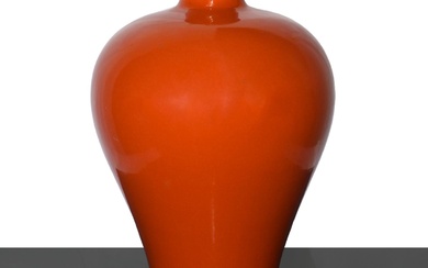 Grande vaso in porcellana smaltata rossa della dinastia Qing, 18°...