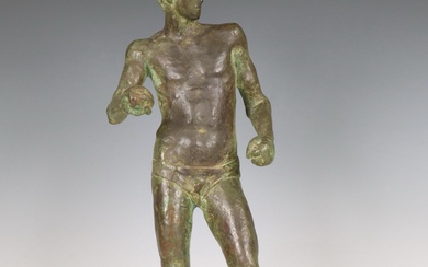 Groen gepatineerd bronzen sculptuur voorstellende klassieke bokser, 20e eeuw;