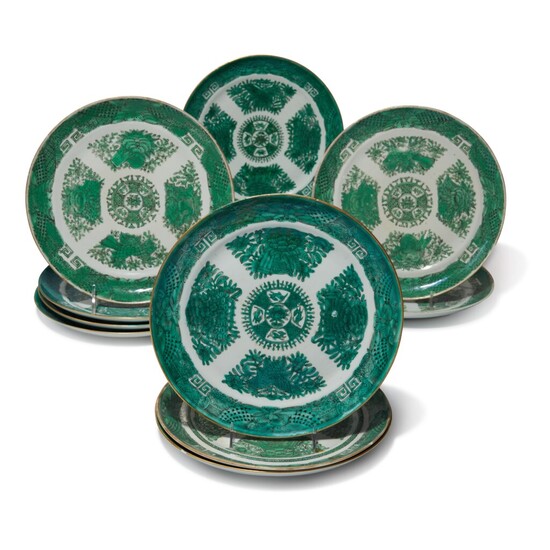 Group of Fourteen Chinese Export 'Green Fitzhugh' Pattern Plates Qing Dynasty, 19th Century | 清十九世紀 綠彩盤一組十四件