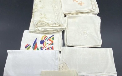 Grp 18 Vintage Table Linens, Fabric Napkins & More