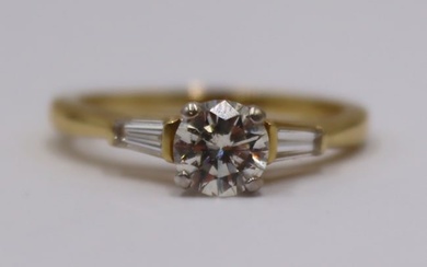 JEWELRY. 18kt Gold and Diamond Engagement Ring.