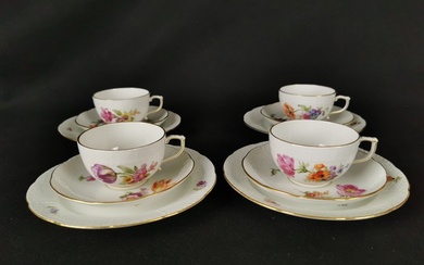KPM Berlino - Cup and saucer (16) - Beautiful 3 coffee cup sets with decorated flowers and insect - Ozier 1.Wahl