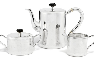Kay Bojesen: Sterling silver coffee set with ebony finials. Coffeepot with bone spacers. (3)