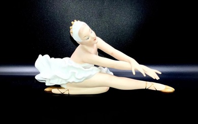 Kurt Steiner - Wallendorf, Thuringia - "Ballet Dancer" (20 cm) - ca 1965 - Figurine - Porcelain