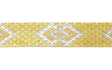 Large bracelet à maille souple 3 ors 750 texturés et gravés formant des motifs géométriques