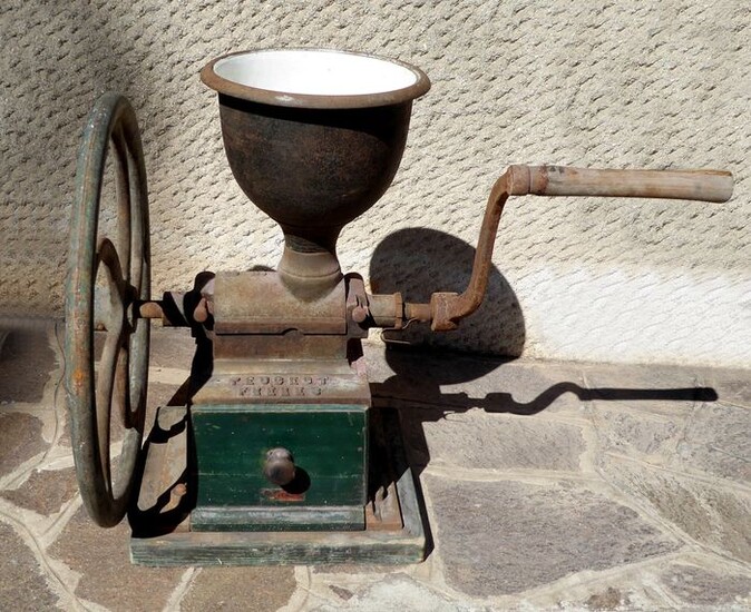 Large heavy industrial coffee grinder, Model "C5" Peugeot Frères Brevetés - Iron (cast/wrought), Wood