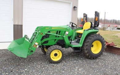 Like new John Deere 3032 4x4 compact Tractor with a 300E loader, bought new in 2020, very low hours