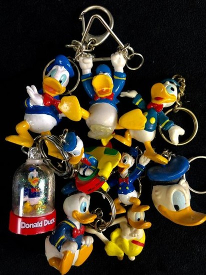 Lot of 9 Vintage figurine Donald Duck Keychains