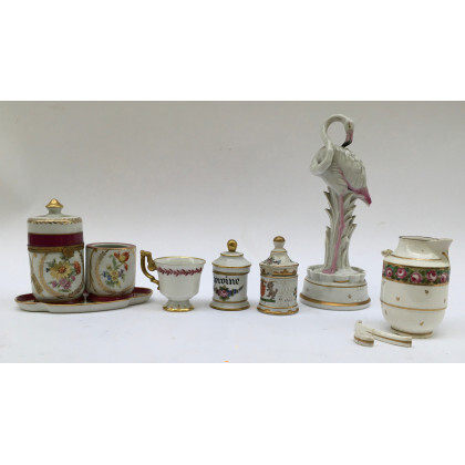 Lotto composto da un airone manifattura di Rosenthal e sette oggetti diversi in porcellana (difetti)