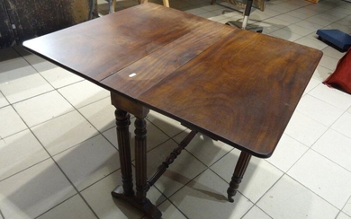 Louis Philippe butterfly style table in solid Cubas...