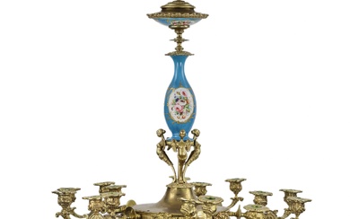 Lustre pour 15 bougies, de style Louis XVI, orne dun decor en relief dore en...