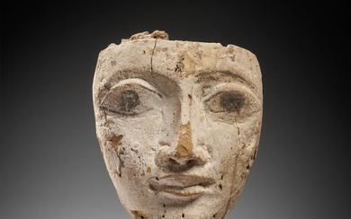 MASQUE FUNÉRAIRE EN BOIS Art égyptien, Basse Époque, 664-332 av. J.-C. Masque de cercueil stuqué,...