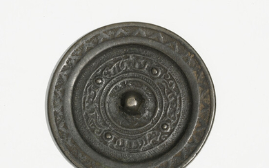Miroir circulaire en bronze, Chine, dynastie Han, diam. 8 cm
