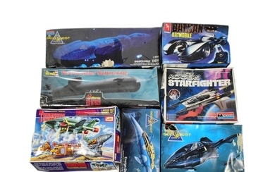 Model Kits - a collection of vintage plastic model kits comp...