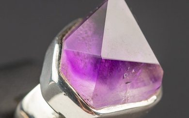 Modern Design Ring Bolivia amethyst crystal tip - Height: 32.5 mm - Width: 22.5 mm- 16 g