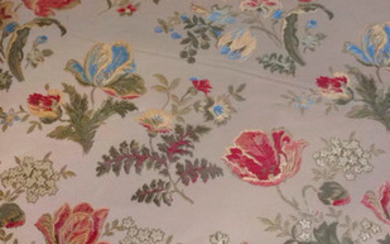 Mt. 2.36 x 2.96 m. Elegant San Leucio damask fabric - pale gold color with multicolored floral decorations finished with golden thread. - mid 20th century