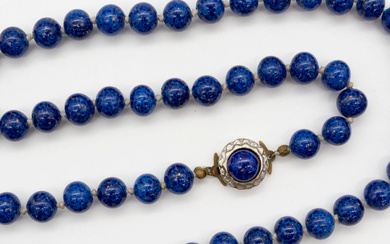 NECKLACE MADE OF COBALT BLUE LAPIS LAZULI BEADS, INDIVIDUALLY KNOTTED, VINTAGE.