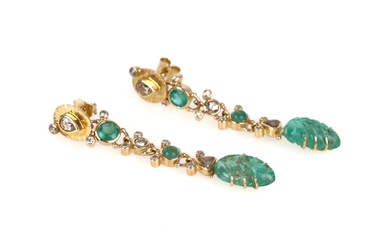 Natascha Trolle: Emerald and diamond earrings of 18 kt. gold, with removable pendants (2)