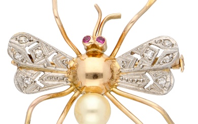 No Reserve - 14K Yellow gold/platinum brooch of an insect set with pearl, diamond and...