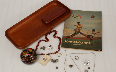 ONE LOT, serving tray, wood, Söwe art, pen set in wooden case, smaller paper box Wiwen Nilsson, paperweight in glass millefiori, bijouterie, silver jewellery weight approx. 12 grams. Accompanied by a Summer-Olympia writing, London 1948.