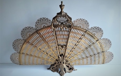 "Peacock" foldable fan-shaped firewall - Baroque - Brass, Bronze - Late 19th century