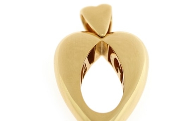 Piaget: A pendant of 18k gold in the shape of a heart. W. 29 mm. H. 48 mm. Signed Piaget 1996.