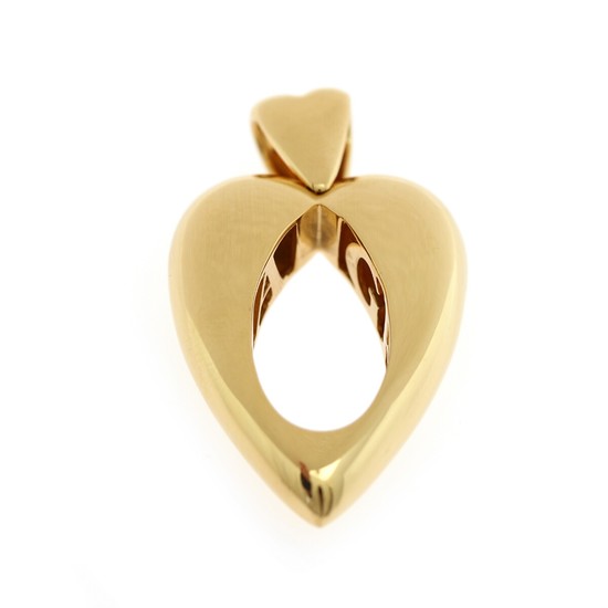 Piaget: A pendant of 18k gold in the shape of a heart. W. 29 mm. H. 48 mm. Signed Piaget 1996.