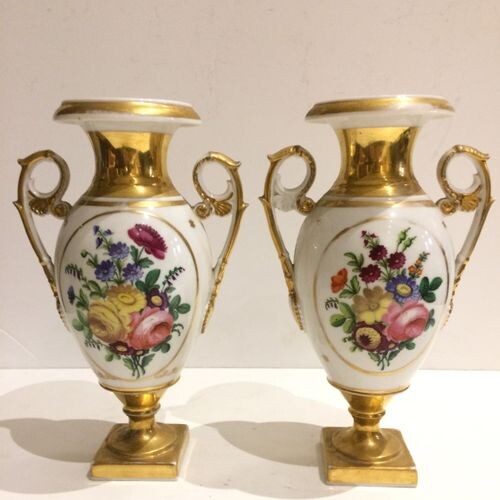 Porcelain of Paris Pair of baluster-shaped porcelain vases with two...