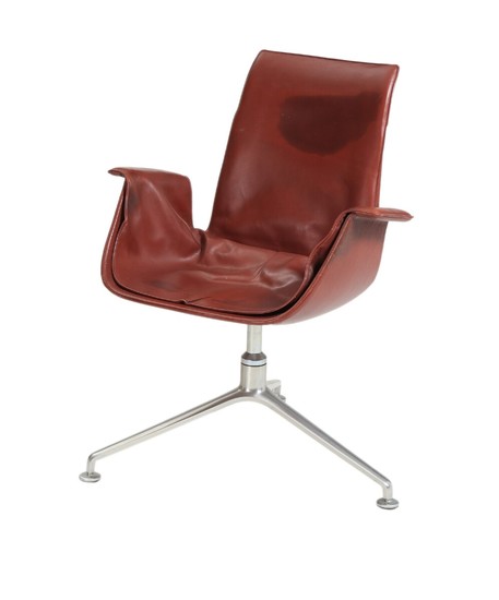 Preben Fabricius, Jørgen Kastholm: “Tulip Chair”. A swivel chair, upholstered with red leather. Manufactured by Walter Knoll.